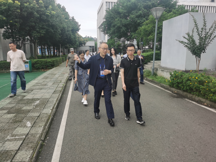 成都市人社局校园安全督查专班到青白江区技工学校督导检查