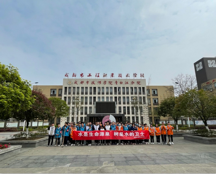 种植一抹新绿，让地球少些“碳”息——我校开展植树节活动