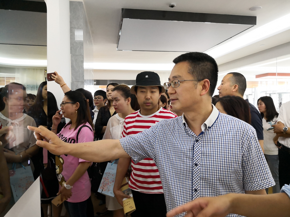 青白江区教育系统各级领导到工程职校参观指导