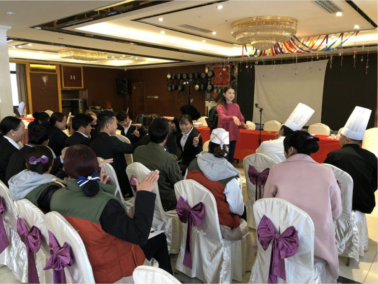 成都市青白江区技工学校助力九龙县脱贫攻坚，在行动