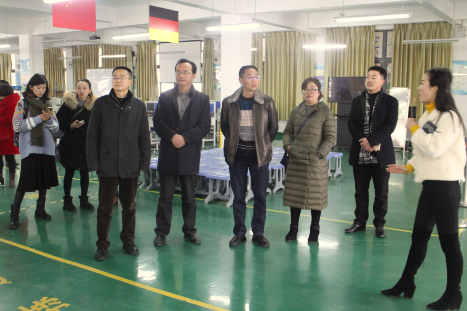 九龙县人社局局长邓召全一行到我院参观指导