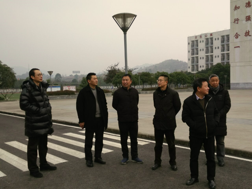 郭万俊到我校检查工作