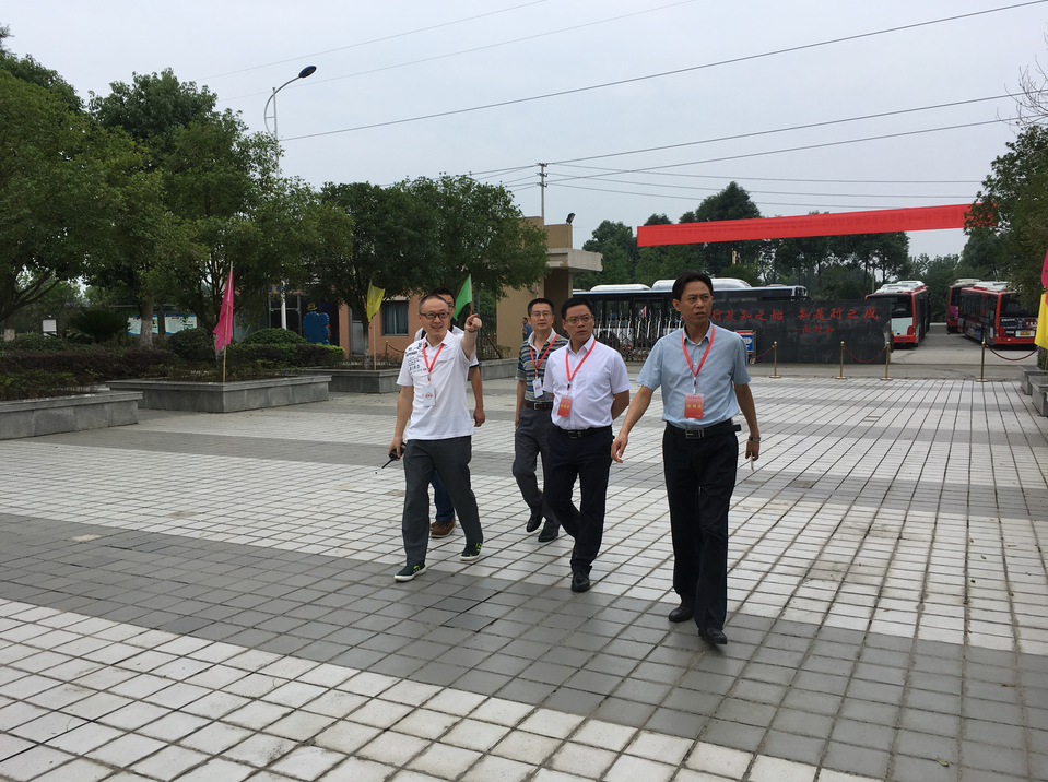 杨军副区长到我校检查中考考场情况