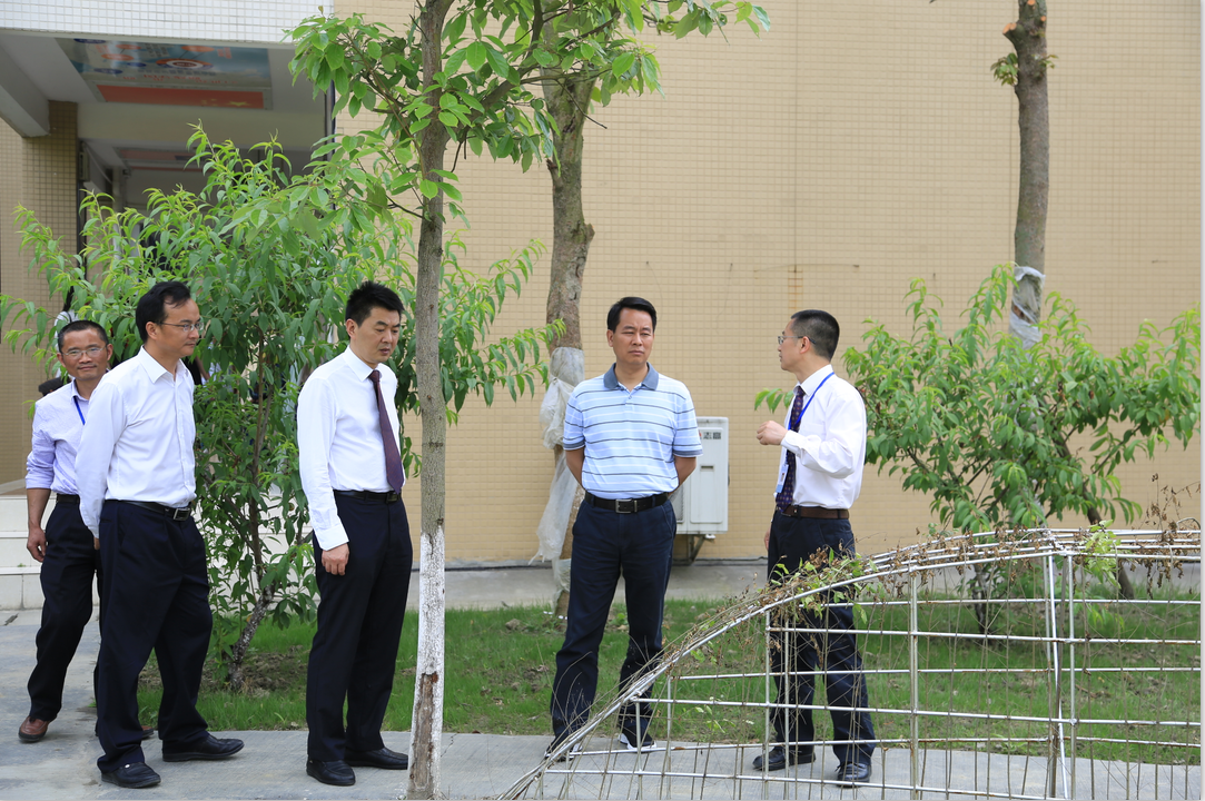 青白江区委常委、统战部长王峻昆到我校调研