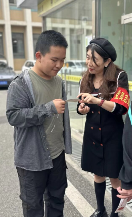 “行走的思政课 红色故事宣讲” ——10月党员志愿活动